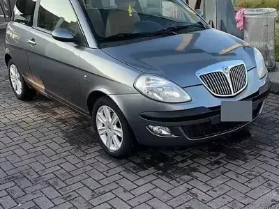 Usata Lancia Ypsilon 80 CV (58 kW) 2005 Grigio Utilitaria