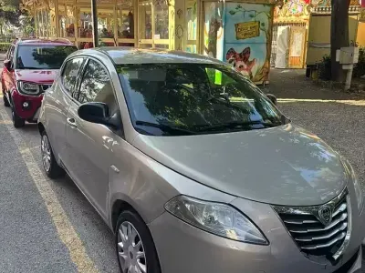 Usata Lancia Ypsilon 95 CV (69 kW) 2011 Utilitaria
