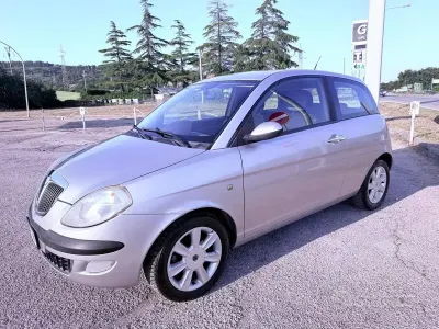 Usata Lancia Ypsilon 80 CV (58 kW) 2004 Grigio Utilitaria