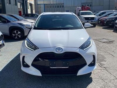 Usata Toyota Yaris Hybrid Trend 92 CV (67 kW) 2024 Super white [040]  pastello Berlina
