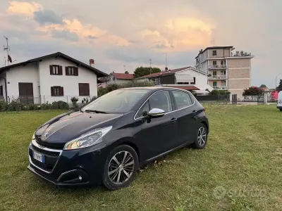 Usata Peugeot 208 Active 82 CV (60 kW) 2018 Nero Utilitaria