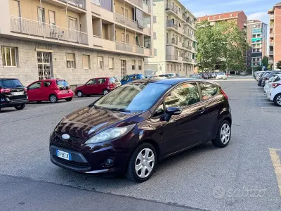 Usata Ford Fiesta Titanium 82 CV (60 kW) 2010 Rosso Berlina