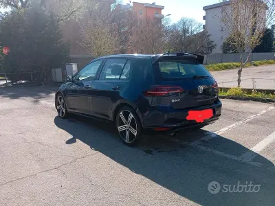 Usata VW Golf VII 110 CV (80 kW) 2015 Blu Berlina