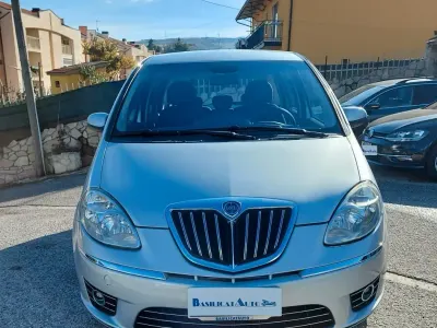 Usata Lancia Musa S 95 CV (69 kW) 2010 Argento Monovolume