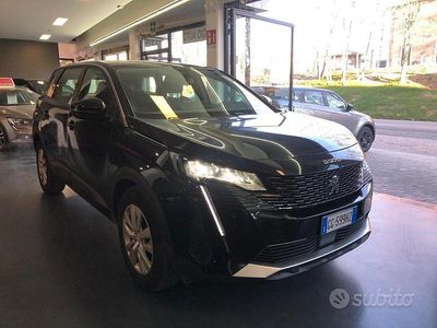Usata Peugeot 5008 GT 130 CV (95 kW) 2021 Nero SUV