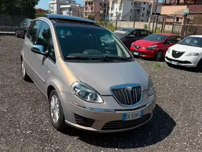 Usata Lancia Musa Gold 77 CV (56 kW) 2012 Grigio Monovolume