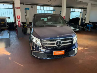 Usata Mercedes V250 Premium 190 CV (139 kW) 2019 Blu/azzurro Monovolume