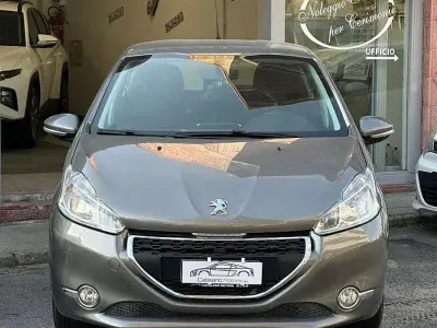 Usata Peugeot 208 Allure 68 CV (50 kW) 2014 Marrone Utilitaria