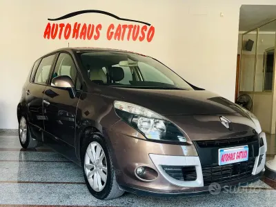 Usata Renault Scénic III Luxe 110 CV (80 kW) 2010 Marrone Monovolume