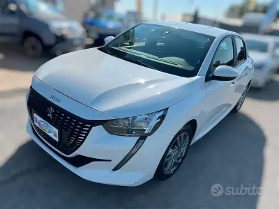 Begagnad Peugeot 208 Allure 102 HK (75 kW) 2020 Vit Halvkombi