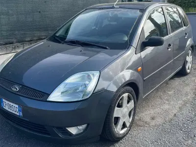 Second-hand Ford Fiesta Ghia 68 CP (50 kW) 2004 Hatchback