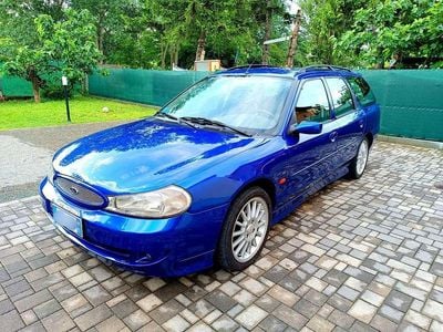 Begagnad Ford Mondeo ST200 205 HK (150 kW) 2000 Kombi