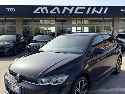 Usata VW Polo R-line 95 CV (69 kW) 2023 Nero Utilitaria