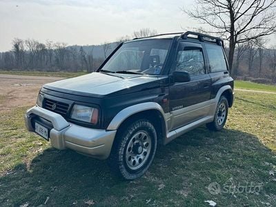 Usata Suzuki Vitara 95 CV (69 kW) 1998 Nero SUV