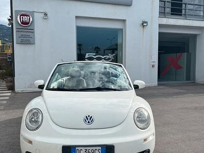 Usata VW New Beetle 105 CV (77 kW) 2004 Bianco Utilitaria