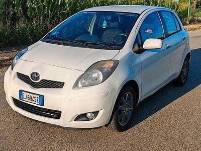 Bianco Usata 2011 Toyota Yaris Berlina | 3300 € (Buon prezzo)