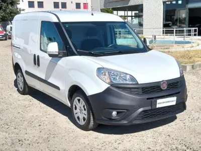 Usata Fiat Doblò 104 CV (76 kW) 2017 Bianco Monovolume