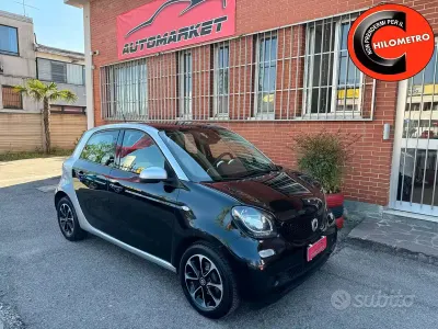 Begagnad Smart ForFour Passion 71 HK (52 kW) 2015 Svart Halvkombi