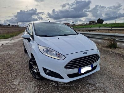 Usata Ford Fiesta Titanium 97 CV (71 kW) 2015 Bianco Berlina