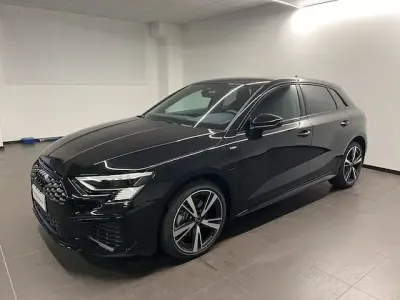 Usata Audi A3 Sportback e-tron Comfort 204 CV (150 kW) 2024 Nero mythos metallizzato Utilitaria