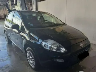 Usata Fiat Punto 77 CV (56 kW) 2018 Grigio scuro Utilitaria