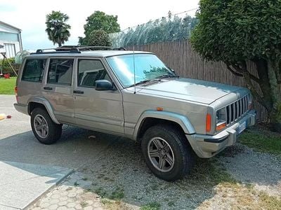 Second-hand Jeep Cherokee 116 CP (85 kW) 2000 Gri SUV
