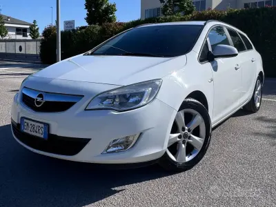 Usata Opel Astra Sport 110 CV (80 kW) 2012 Bianco Station wagon