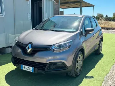 Käytetty Renault Captur 90 HP (66 kW) 2016 Harmaa Katumaasturi