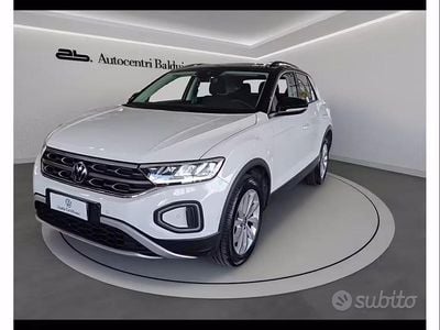 Begagnad VW T-Roc Life 110 HK (80 kW) 2023 Vit SUV