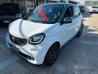 Begagnad Smart ForFour Prime 71 HK (52 kW) 2016 Vit Halvkombi