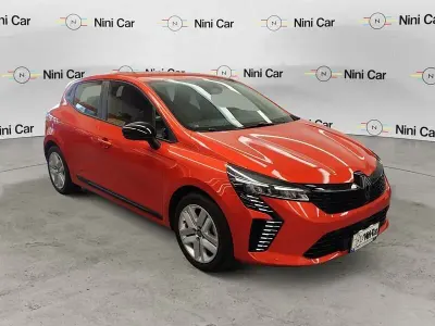 Usata Renault Clio Evolution 143 CV (105 kW) 2025 Arancione Utilitaria