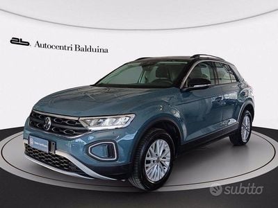 Usata VW T-Roc Life 150 CV (110 kW) 2022 Petroleum blue SUV