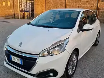 Usata Peugeot 208 75 CV (55 kW) 2018 Bianco Utilitaria