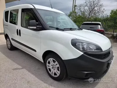 Begagnad Fiat Doblò S 90 HK (66 kW) 2022 Vit Minibuss
