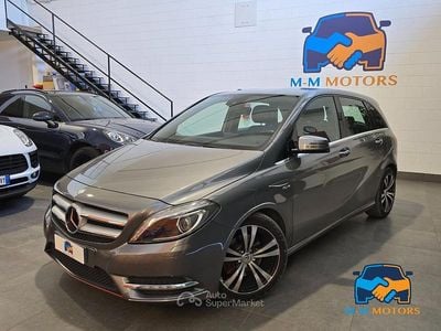 Usata Mercedes B180 Premium 136 CV (100 kW) 2012 Gray Monovolume