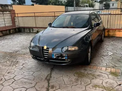 Usata Alfa Romeo 147 120 CV (88 kW) 2001 Utilitaria