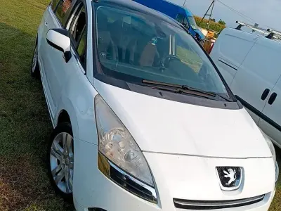 Usata Peugeot 5008 115 CV (84 kW) 2013 Bianco Monovolume