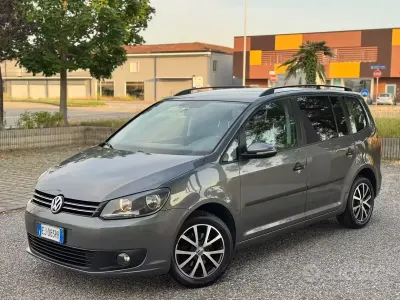 Usata VW Touran Comfortline 105 CV (77 kW) 2011 Grigio Monovolume