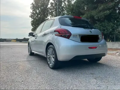 Usata Peugeot 208 82 CV (60 kW) 2016 Grigio Utilitaria