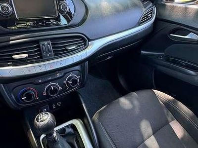 Usata Fiat Tipo Easy 95 CV (69 kW) 2017 Argento Berlina
