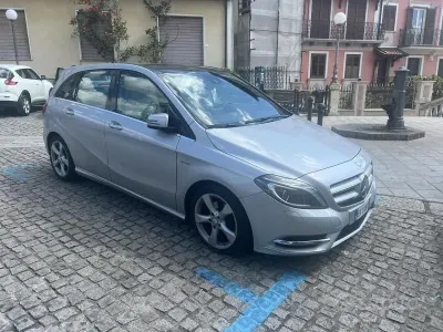 Usata Mercedes B200 Premium 2012 Grigio Utilitaria