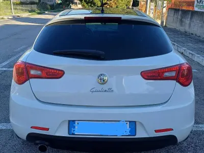 Usata Alfa Romeo Giulietta 105 CV (77 kW) 2012 Bianco Utilitaria