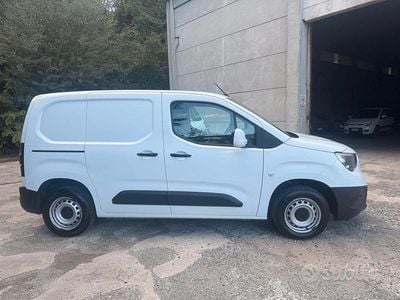 Usata Opel Combo Edition 102 CV (75 kW) 2021 Bianco Monovolume
