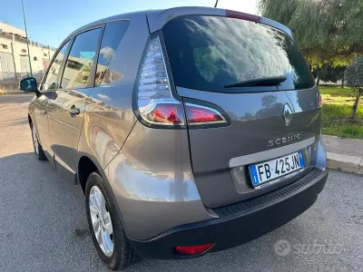 Käytetty Renault Scenic E-Tech 110 HP (80 kW) 2015 Harmaa Tila-auto