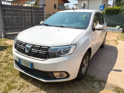 Usata Dacia Sandero Lauréate 90 CV (66 kW) 2016 Bianco Berlina