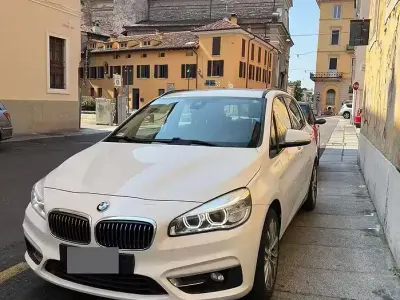Usata BMW 218 Active Tourer Luxury Line 150 CV (110 kW) 2015 Bianco Monovolume