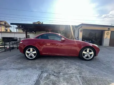 Käytetty Mercedes SLK350 Edition 1 272 HP (200 kW) 2004 Punainen Avoauto