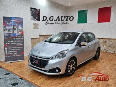 Usata Peugeot 208 Allure 75 CV (55 kW) 2017 Argento Utilitaria