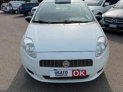 Usado Fiat Grande Punto 77 HP (56 kW) 2009 Branco Citadino