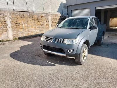Usata Mitsubishi L 178 CV (130 kW) 2010 Grigio SUV